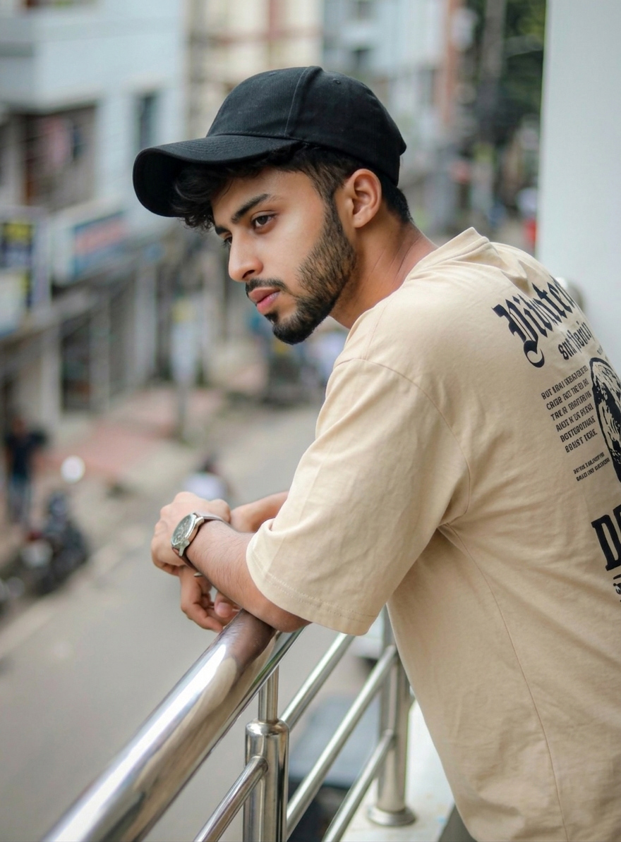 Viral Balcony Reflection Prompt — Low Angle Cinematic Portrait AI Edit